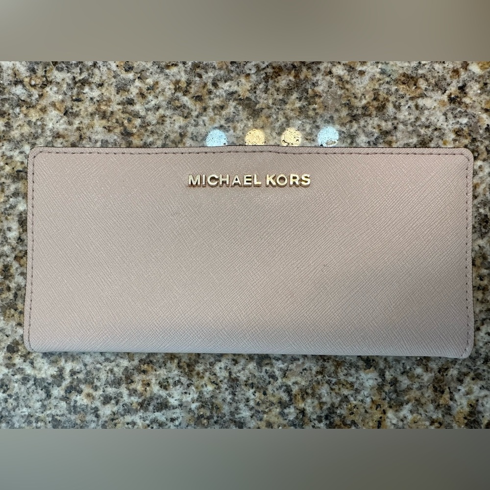 Slim Wallet color rose. Michael kors